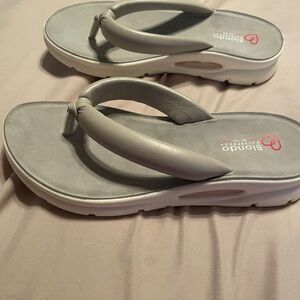 Blondo Women's Sandals in Gray and Cream